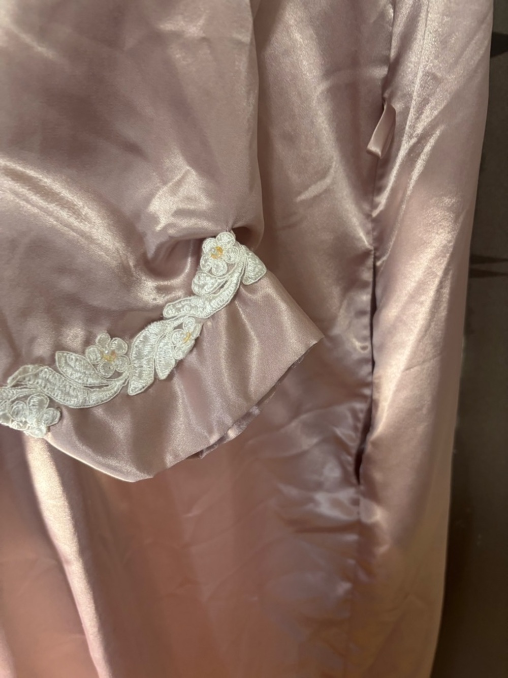 Vintage Giligan and O’Malley chemise and robe set in mauve beaded lace - Picture 3 of 8